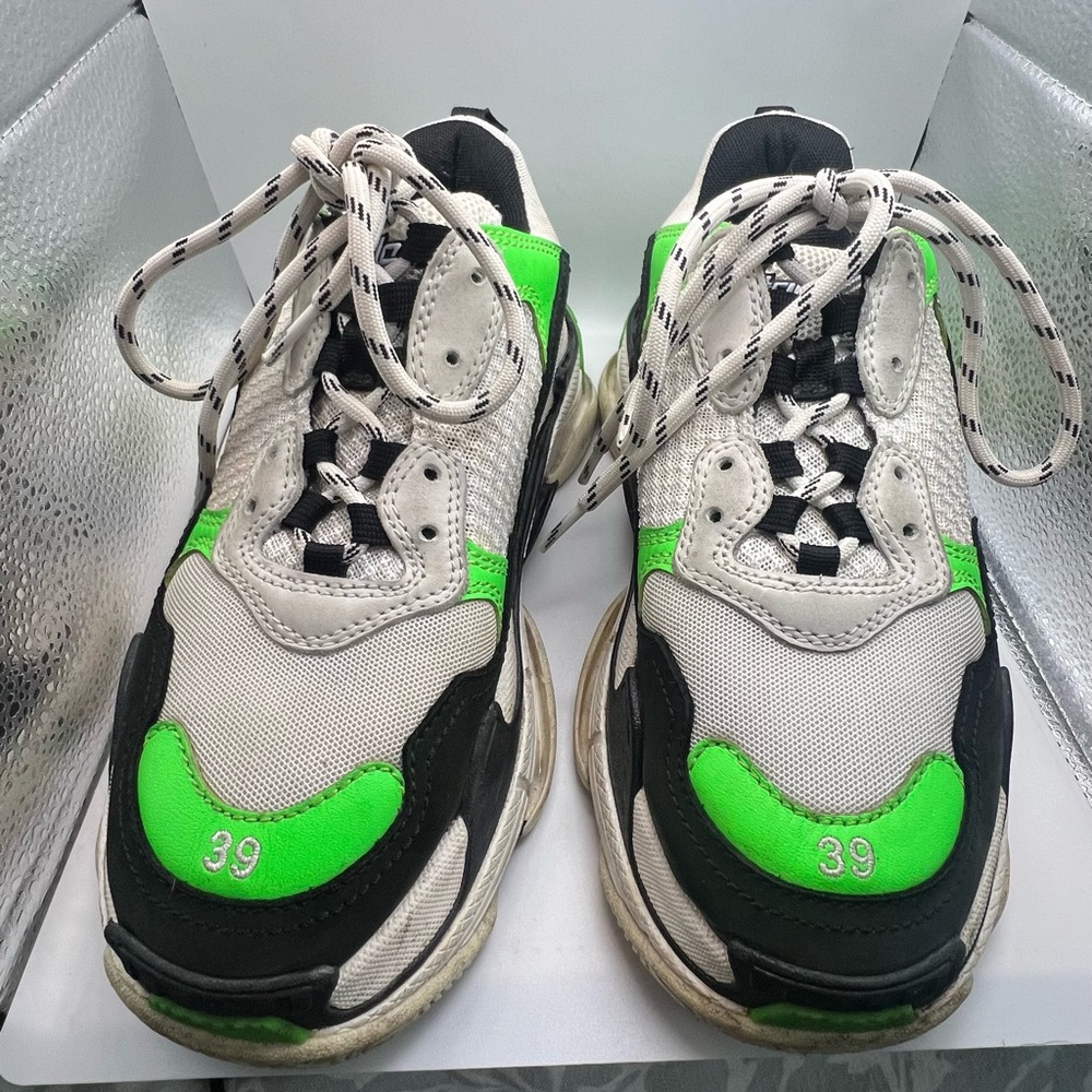 Balenciaga Triple S Chunky Sneaker
Size EU 39